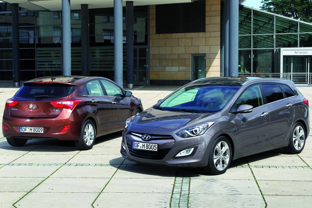 1609071-Hyundai-i30_Wagon-2013-1600-4e.jpg