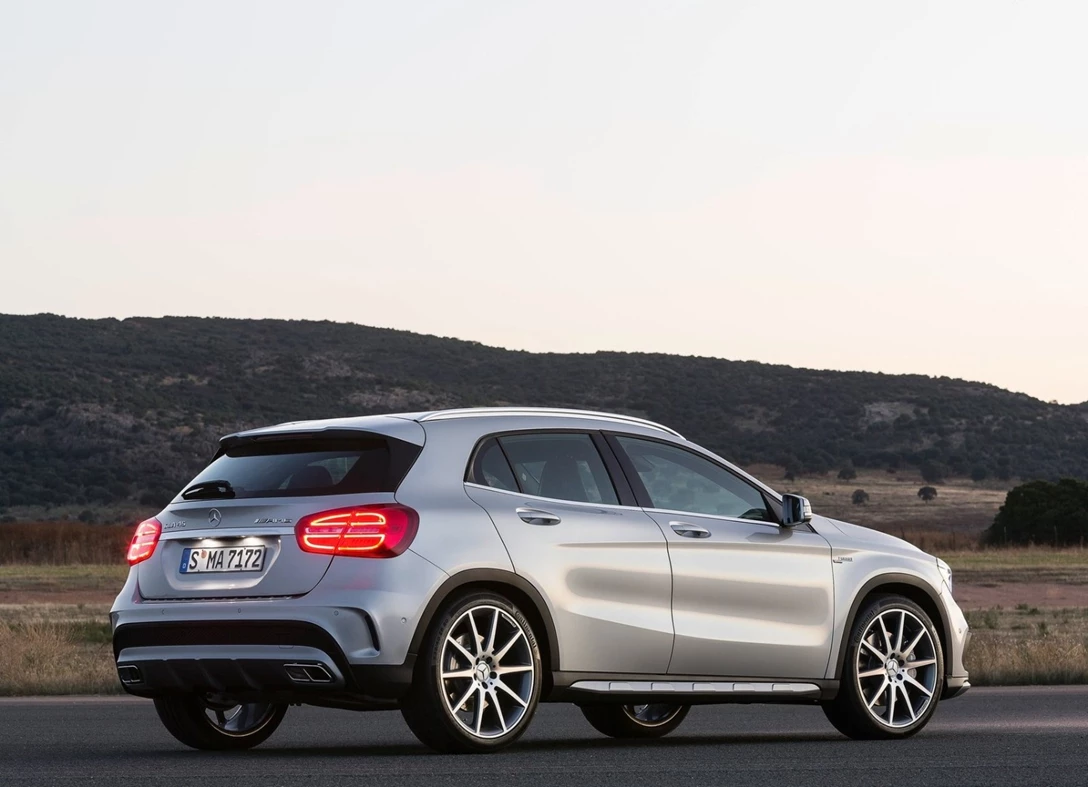 1648792-Mercedes-Benz-GLA-Class-2017-10.jpg