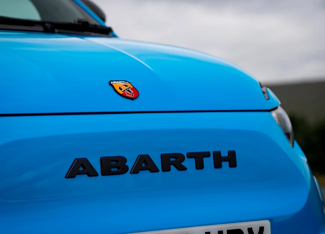 1691505-Abarth-500e-2024-20.jpg