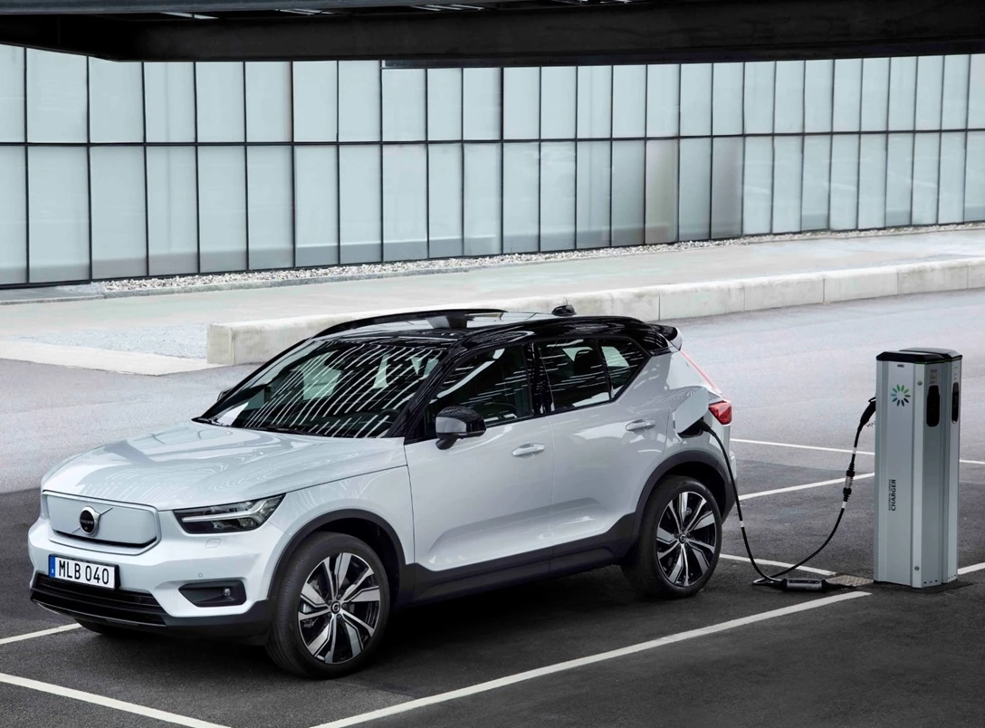1648520-Volvo_XC40_Electric-02.jpg