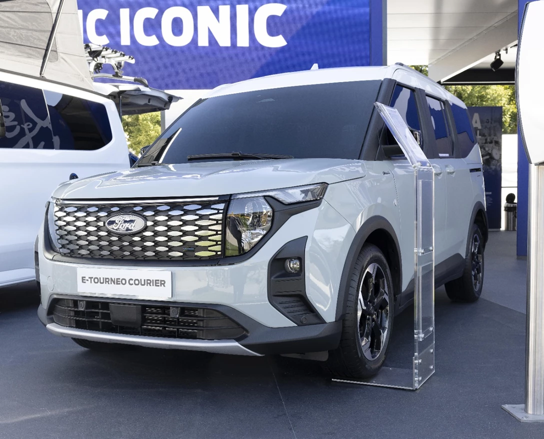 1688092-FORD E TOURNEO-min.jpg