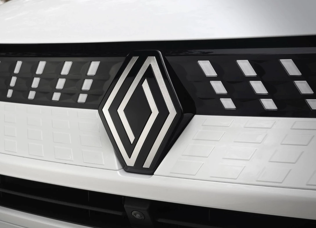 1701779-Renault-Captur E-Tech Hybrid-2024-11-FL.jpg