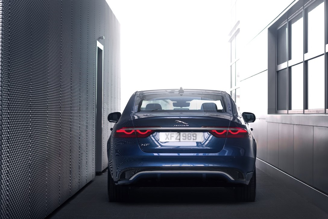 1635497-יגואר XF מתיחת פנים - 16.jpeg