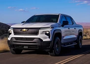 Chevrolet-Silverado-2025-05.jpg