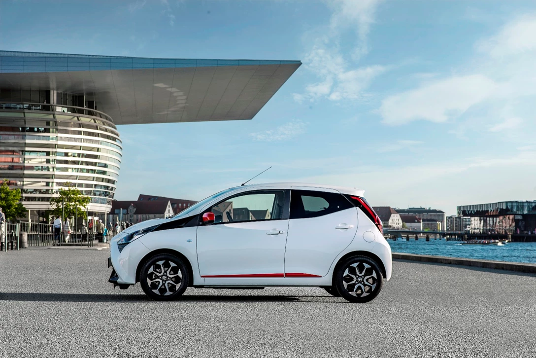 1597199-AYGO_White_025.JPG