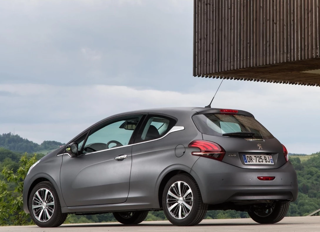 1642157-Peugeot-208-2017-02.jpg