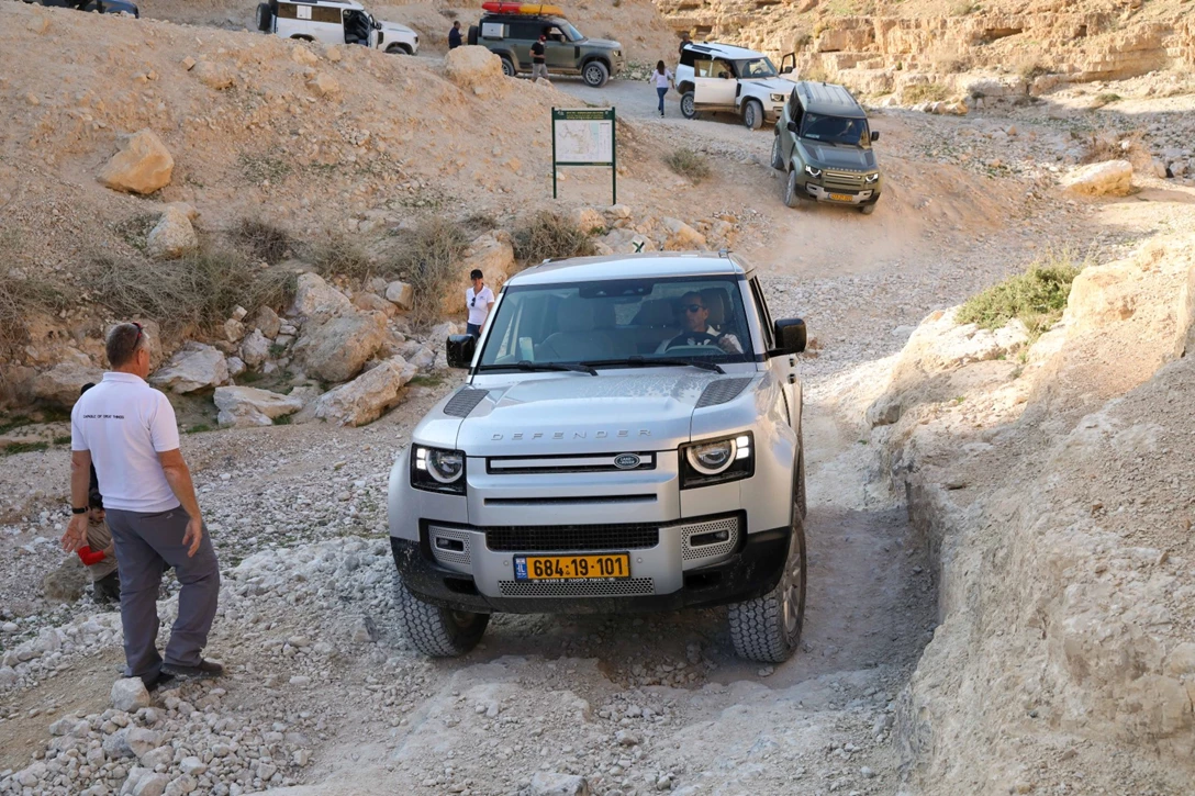 1640645-מסע לרגל השקת הדיפנדר הקצר בישראל, צילום רונן טופלברג (27).jpg