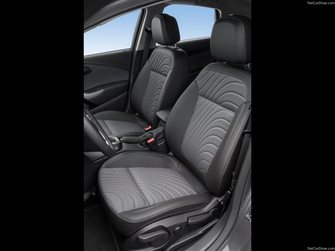 1585829-Opel-Astra_Sedan 5.jpg