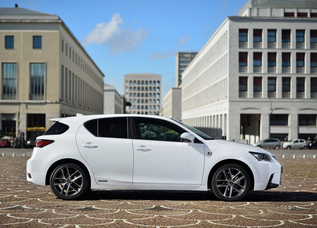 1646898-Lexus-CT_200h-2016-05.jpg