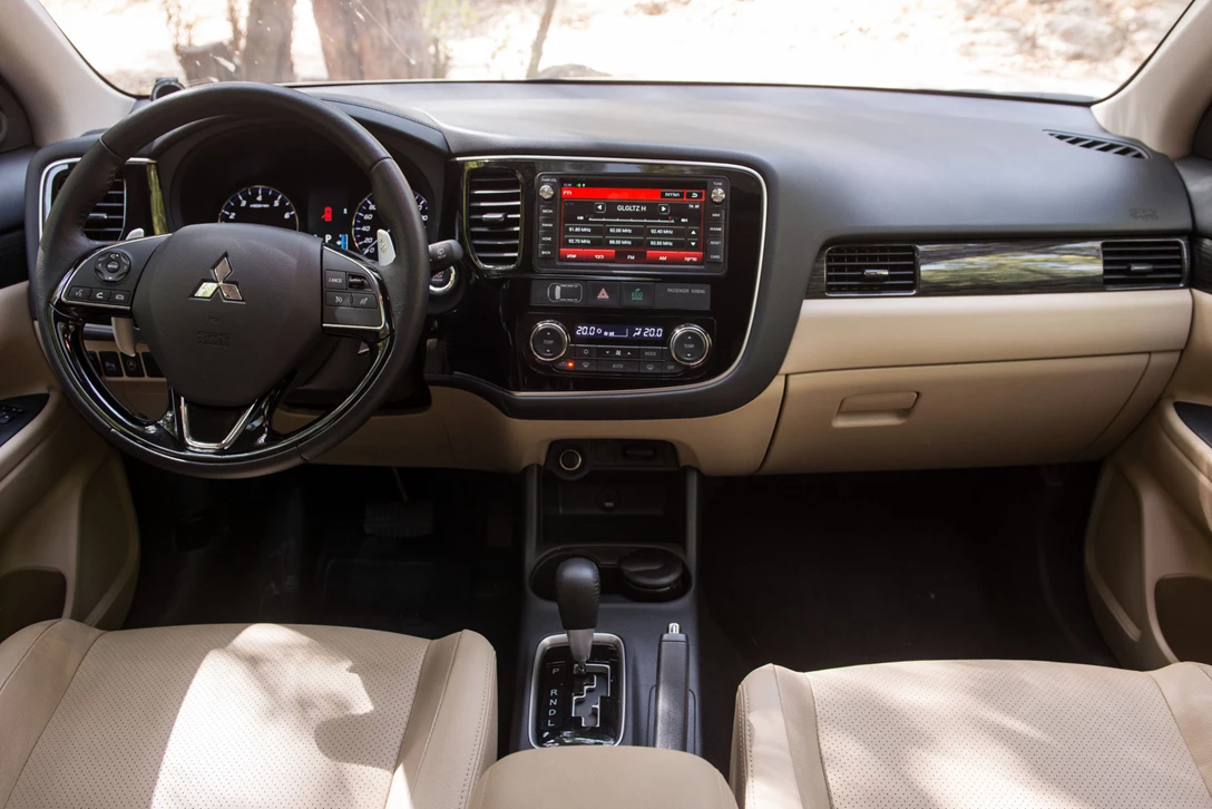 1589565-מיצובישי אאוטלנדר מתיחת פנים מבחן דרכים (14).jpg