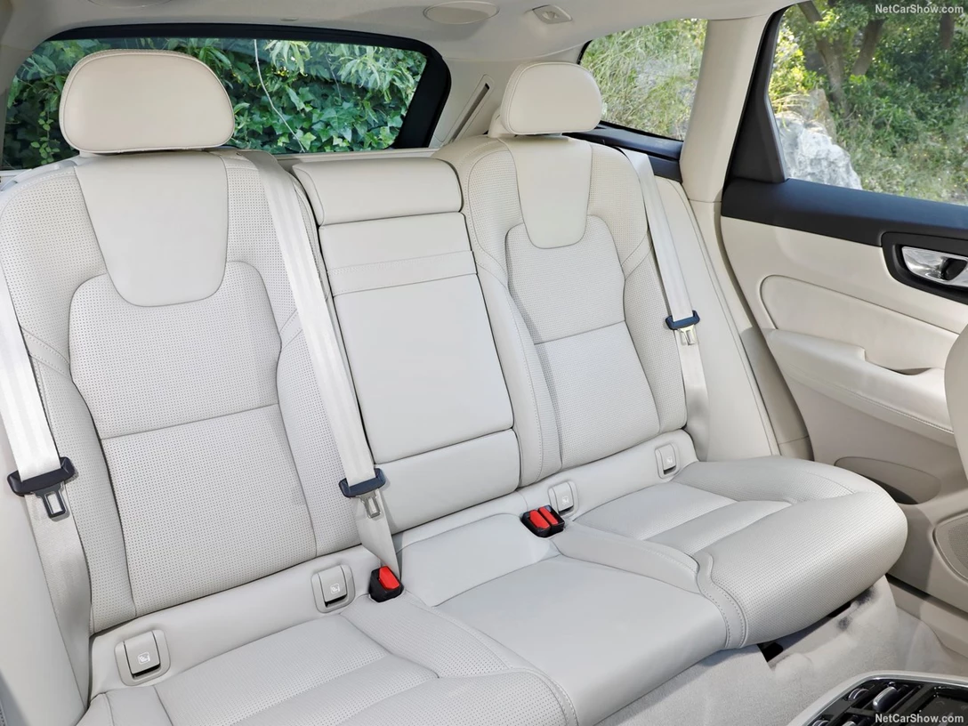 1585709-Volvo-XC60 6.jpg