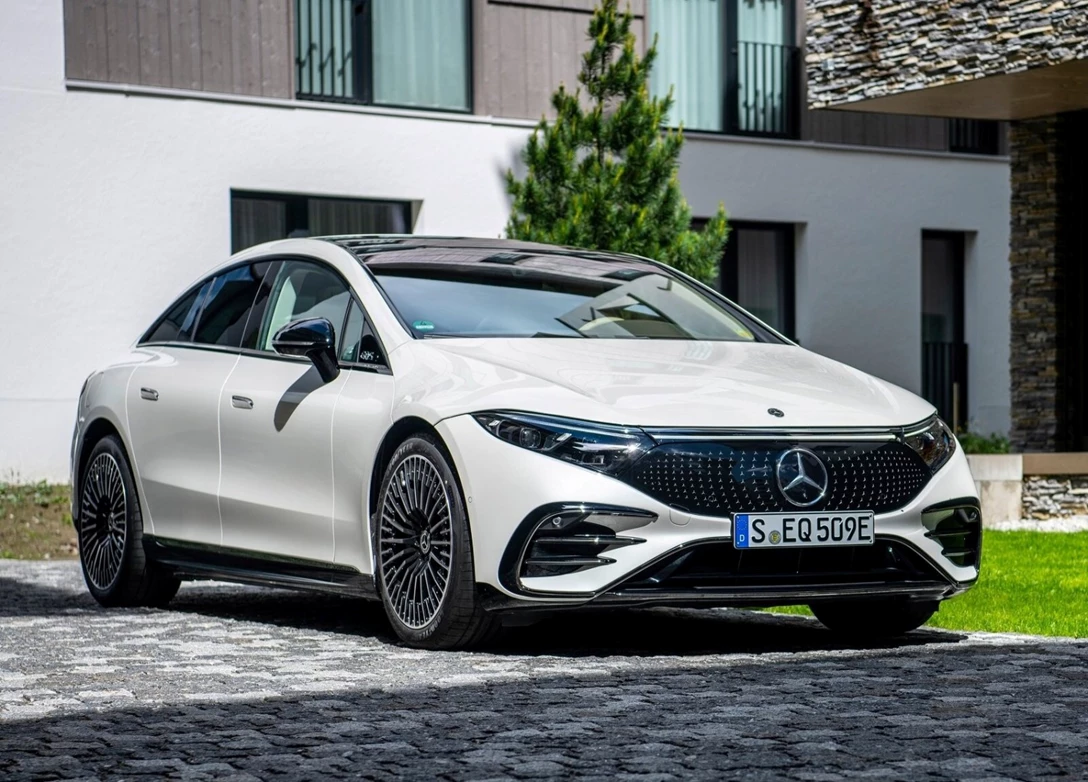 1680619-Mercedes-Benz-EQS-2023-01.jpg