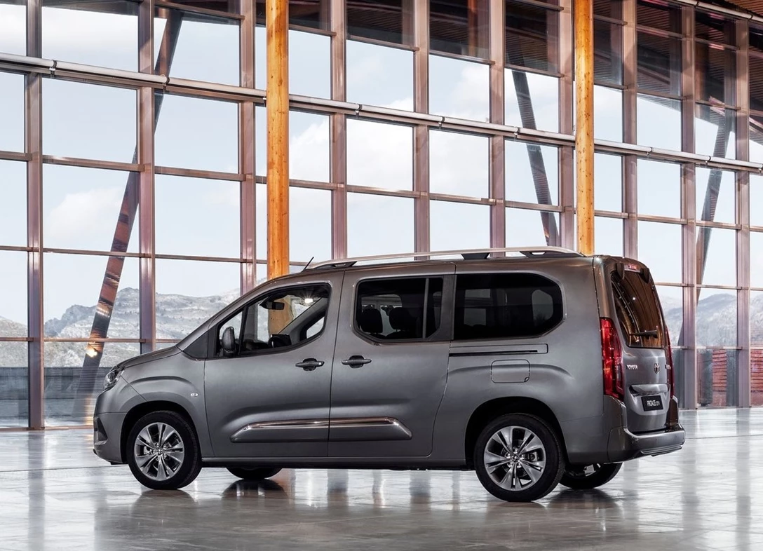 1660779-Toyota-ProAce_City_Verso-2022-03.jpg