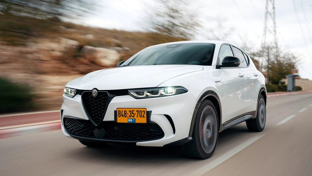 1676512-Alfa Romeo Tonale 2023.00_20_16_17.Still015 copy.jpg