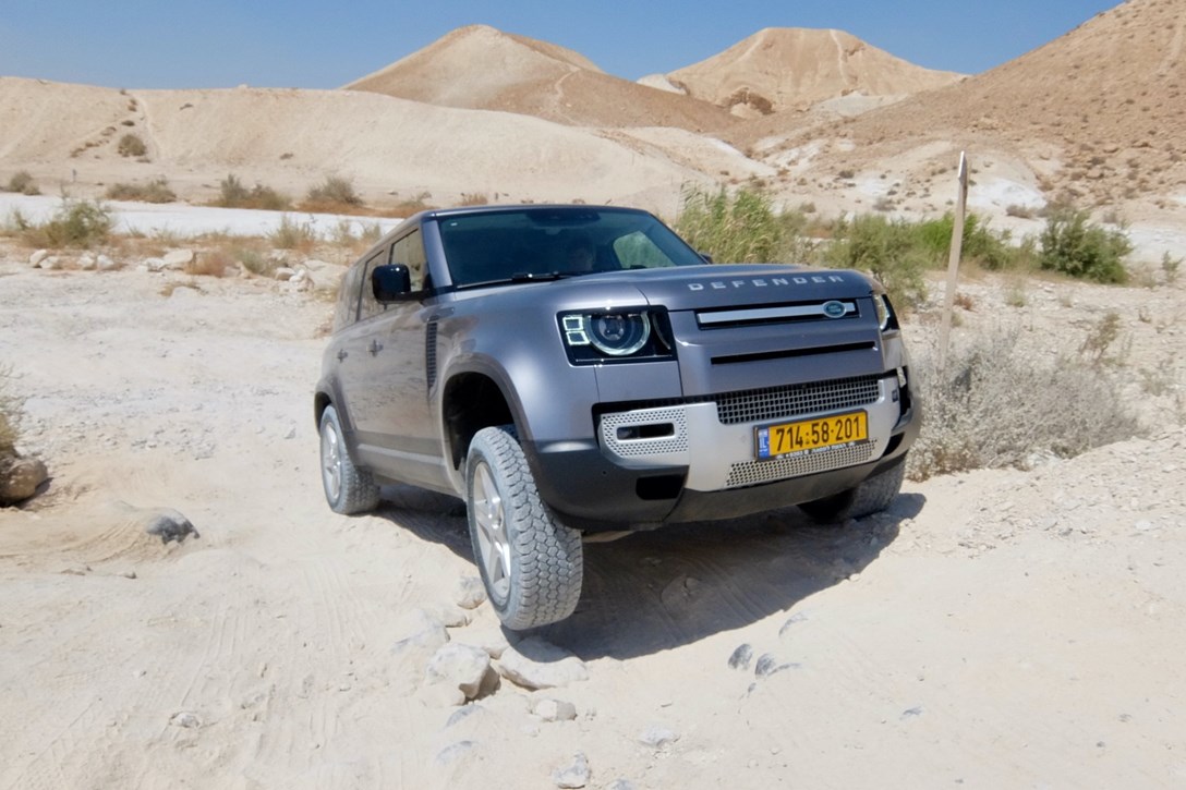 1635477-לנדרובר דיפנדר - 16.jpeg