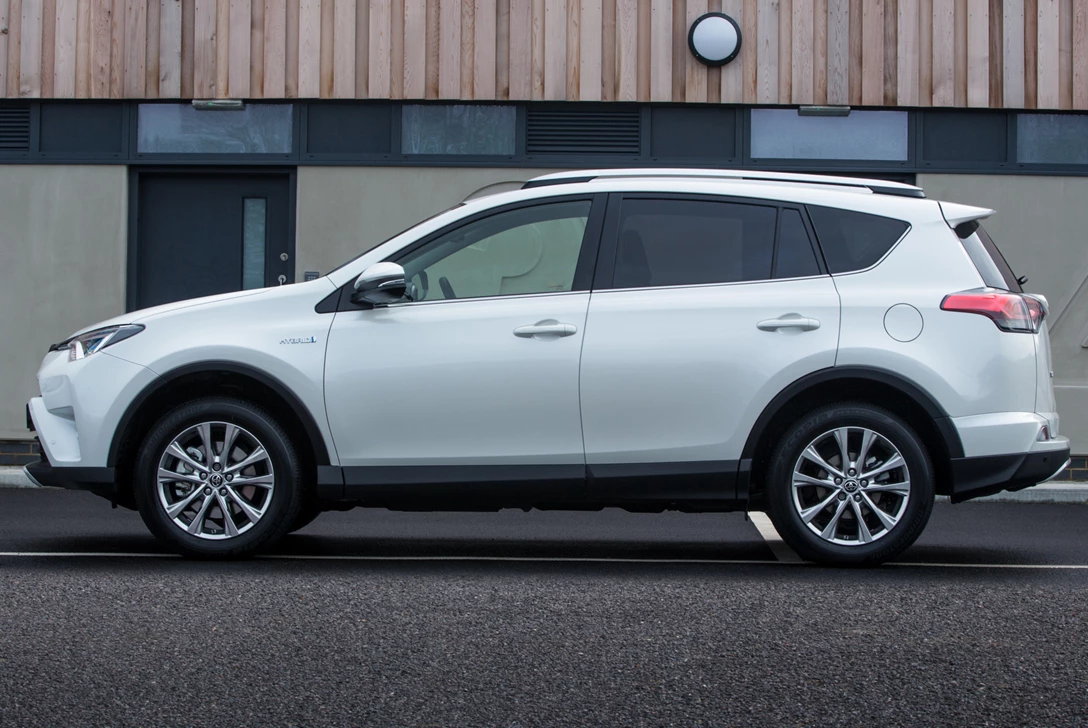 טויוטה ראב 4 מתיחת פנים 2016