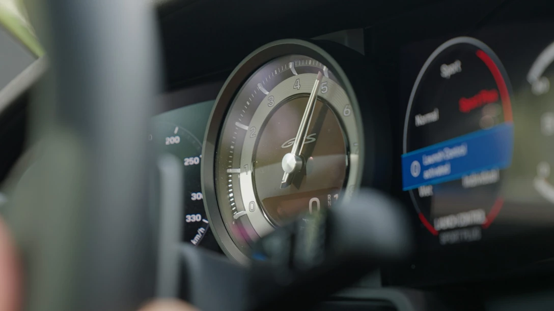 1664864-Porsche 992 GTS.01_02_41_16.Still068.jpg