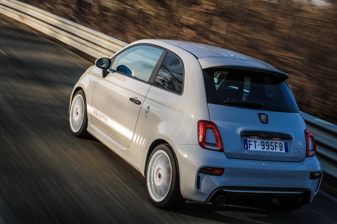 1612832-Abarth_595_esseesse_24.jpg