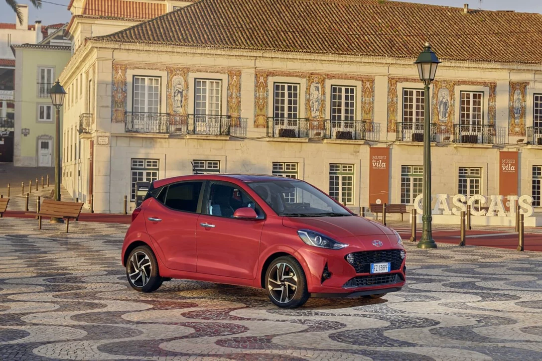 1630160-Hyundai i10 Dragon Red (19).jpg