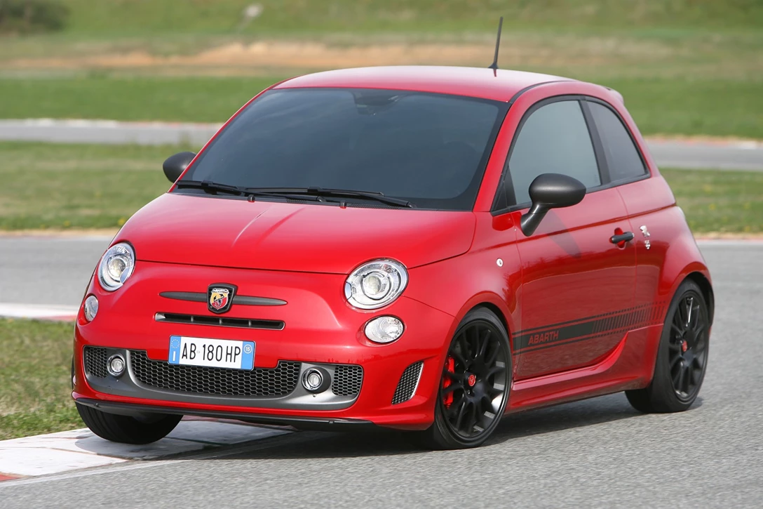 1596430-151110_Abarth_DIM_01.jpg