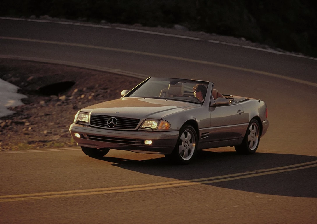 1593925-Mercedes-Benz-SL-Class 3.jpg