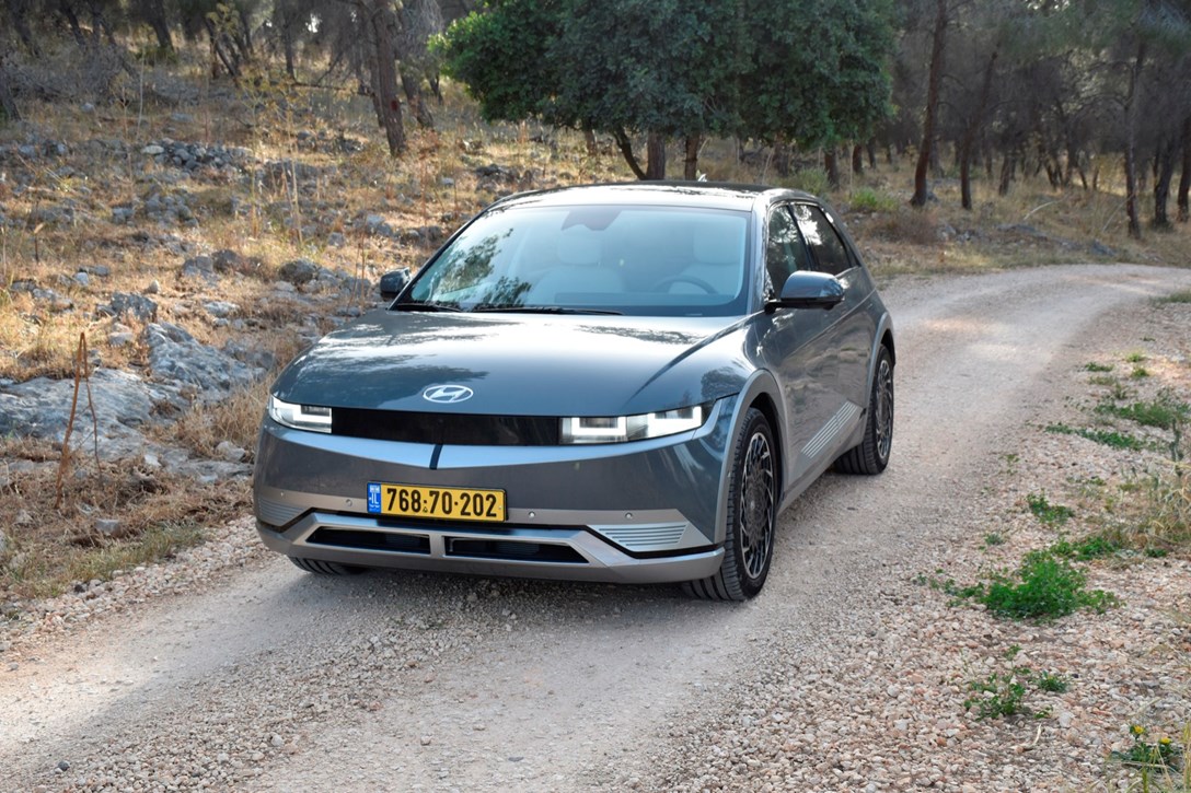 1660978-IONIQ54X4 - 7.jpeg