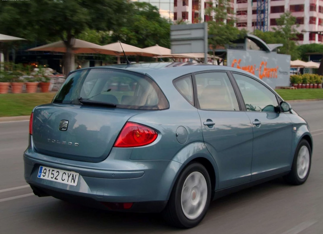 1685787-Seat-Toledo-2005-02.jpg