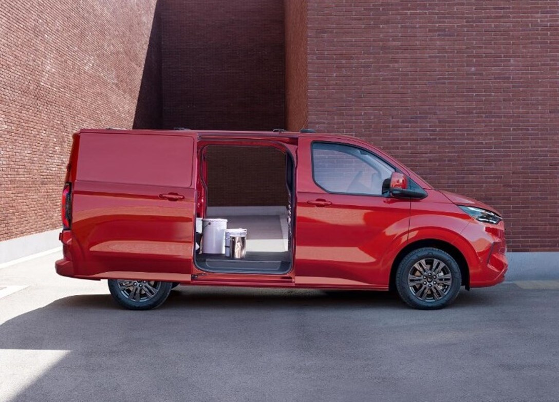1694154-Ford-Transit-Custom-2024-07.jpeg