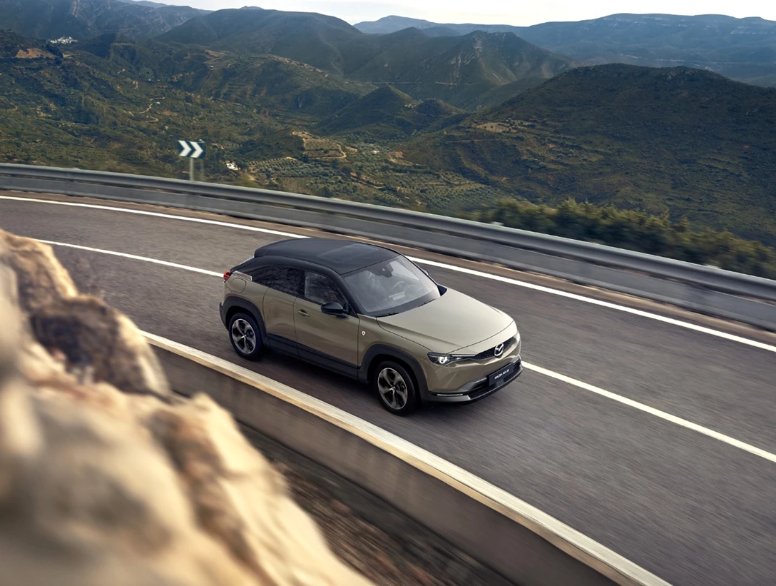 1675862-mx-30_e-skyactiv_r-ev_ext_8_l.jpg