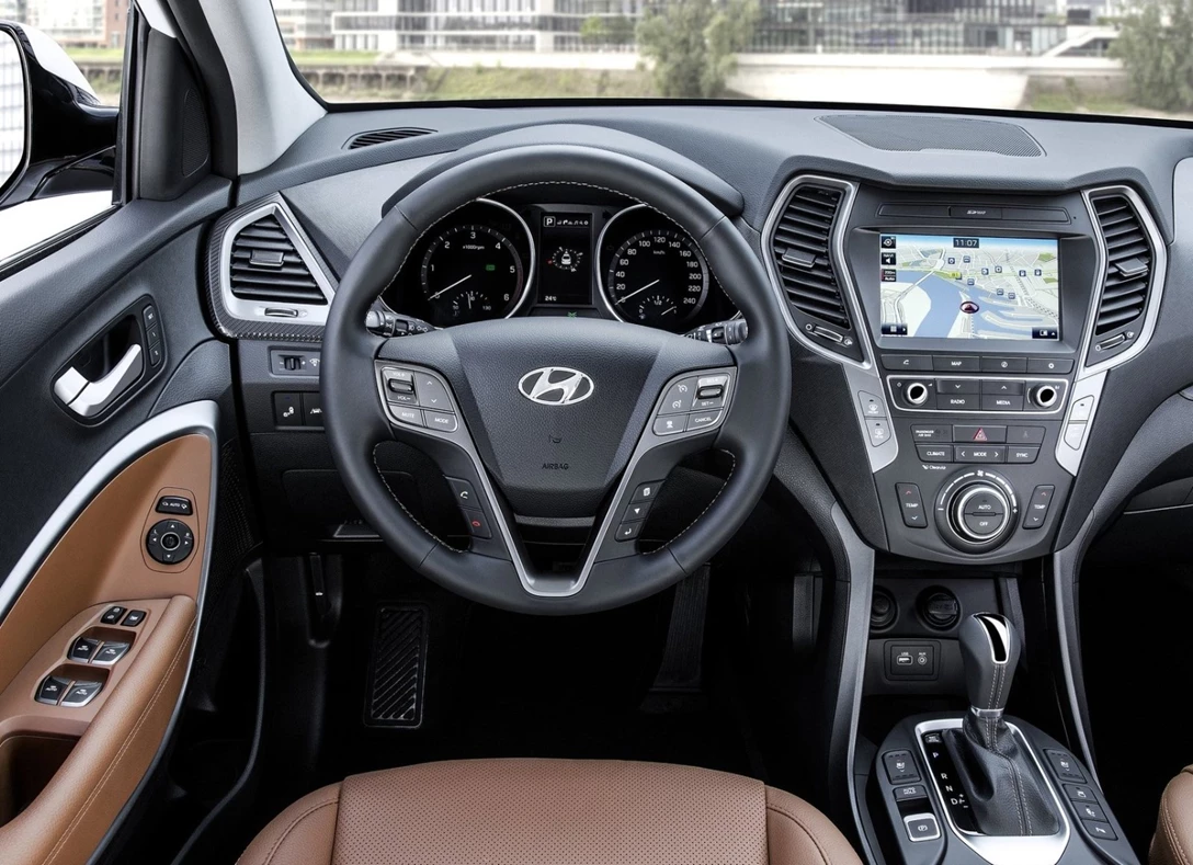 1642922-Hyundai-Santa_Fe-2016-06.jpg