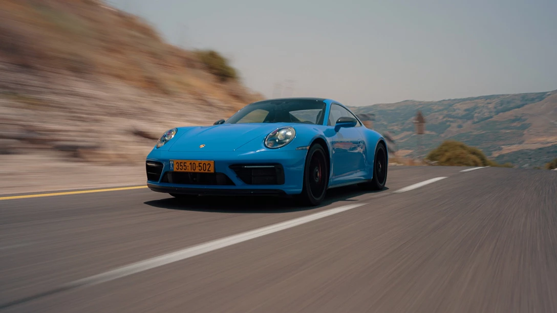 1664832-Porsche 992 GTS.00_49_59_13.Still026-min.jpg