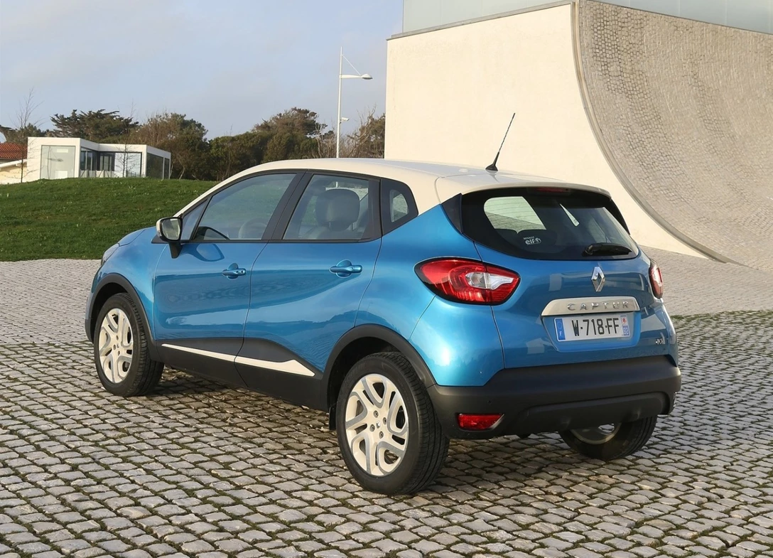 1643846-Renault-Captur-2017-04.jpg