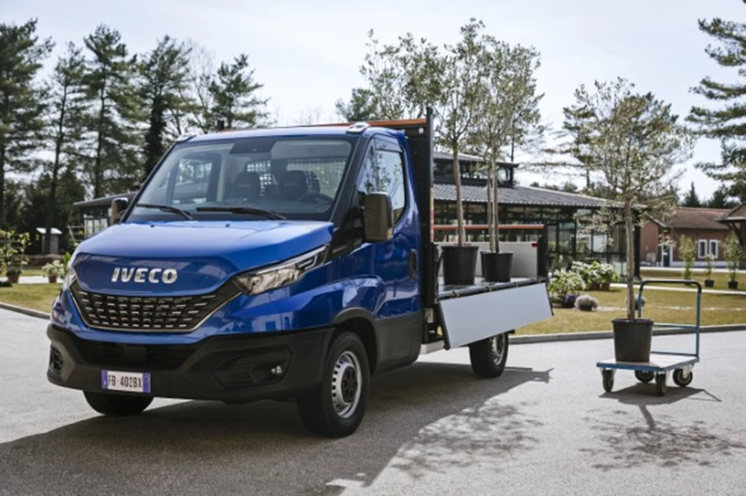 1614712-07-iveco_newdaily_cab tipper_jpg.jpg