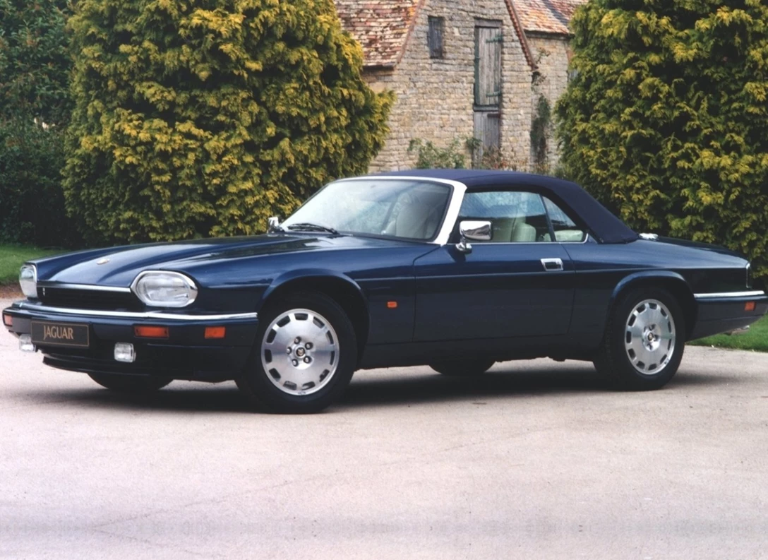 1605419-Jaguar-XJS-1995-1997-01.jpg