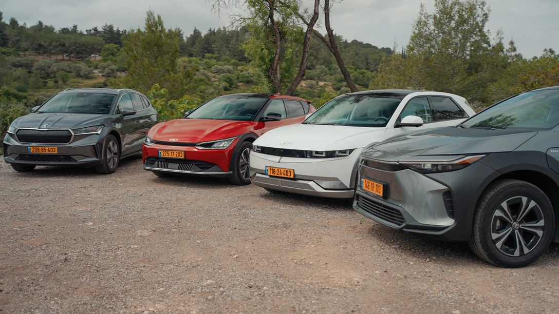 1681733-Hyundai IONIQ 5 vs Skoda Enyaq vs KIA EV6 vs TOYOTA BZ4X - 2023.00_59_38_13.Still157 copy.jpg