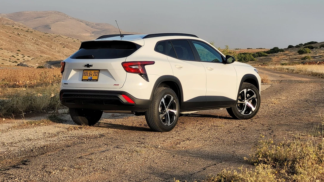 1682738-chevrolet_trax_2023_20230515_183348-min.jpg