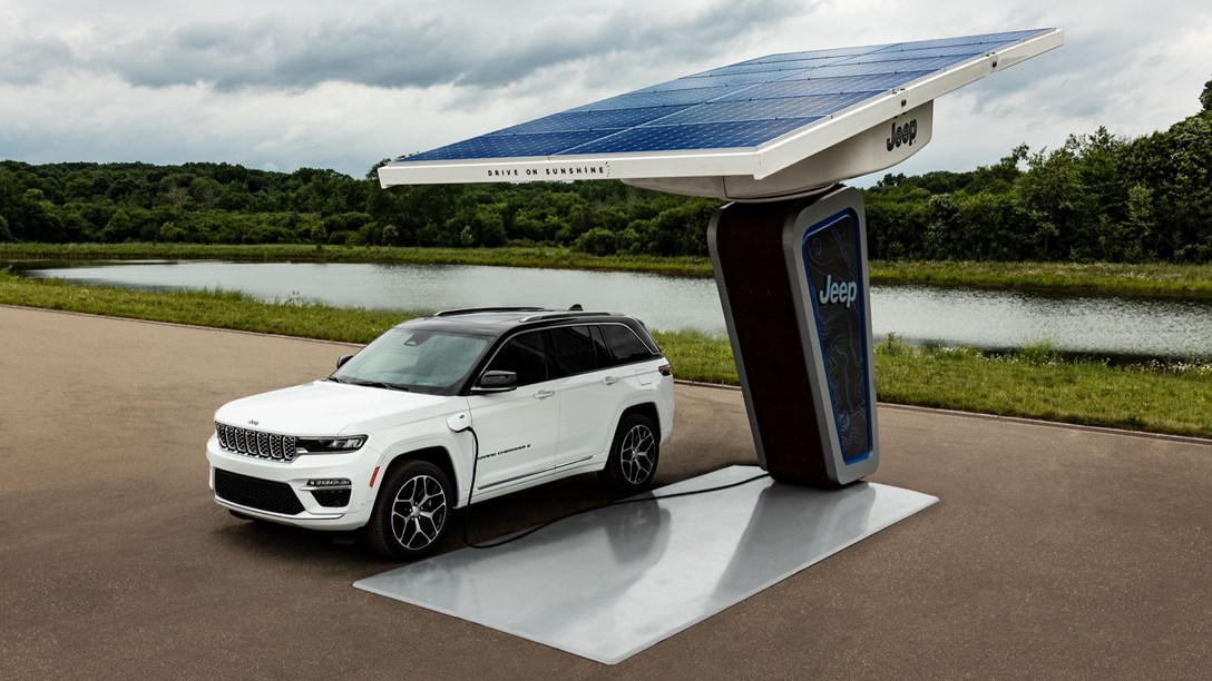 1647433-01_HP_1_All-new2022JeepGrandCherokee4xeplug-inhybrid.jpeg