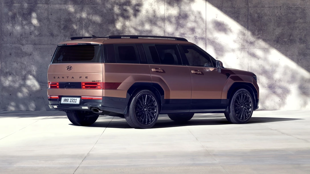 1684979-hyundai-santa-fe-boasts-bold-new-design-exterior-09_jpg.jpg