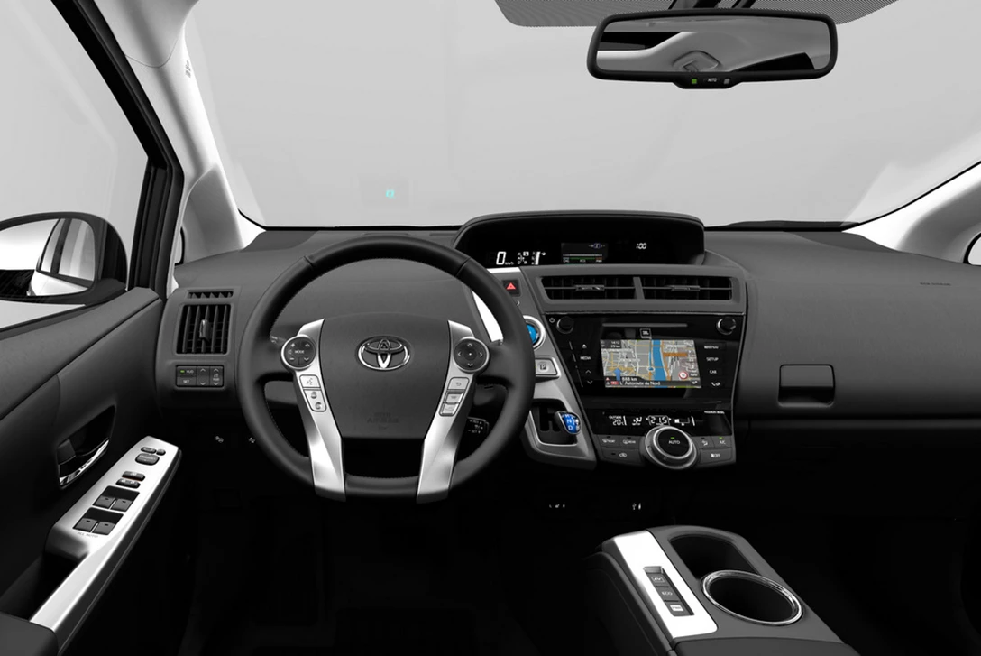 טויוטה פריוס פלוס 2015