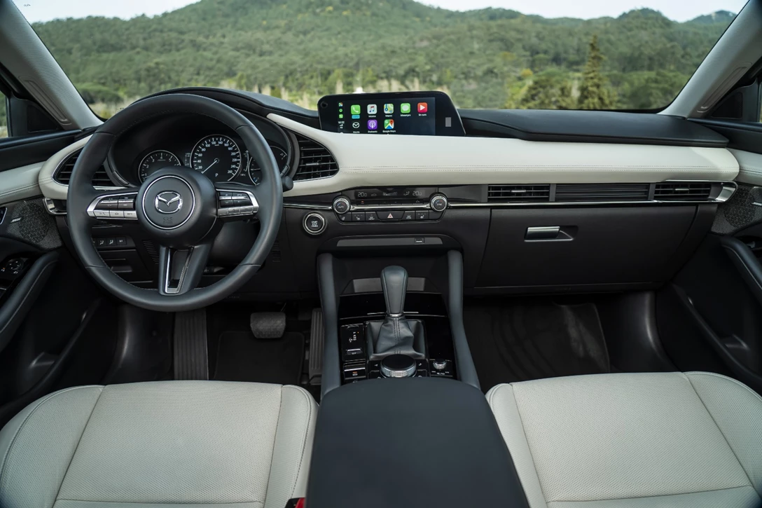 1673595-Mazda3_SDN_MachineGrey_Interior-1_hires.jpg