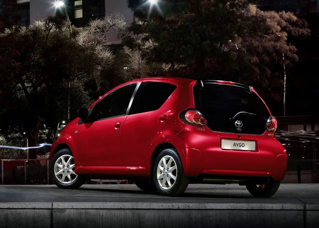1648226-Toyota-Aygo-2014-04.jpg