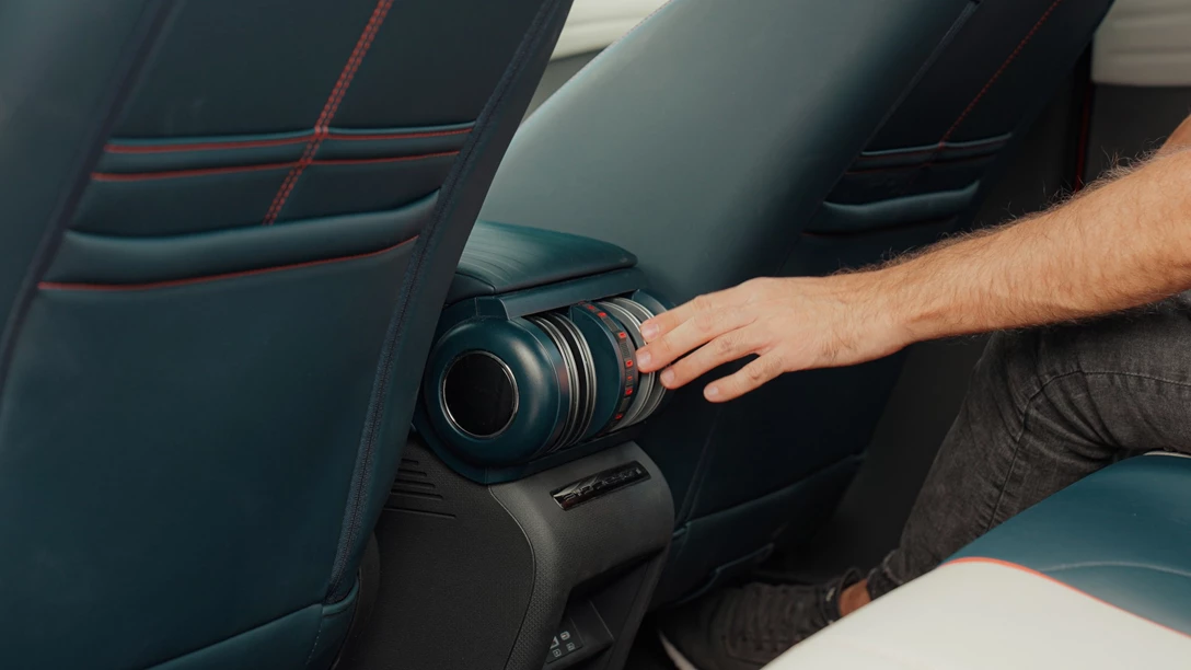 1672513-BYD ATTO 3.01_12_01_13.Still106 copy.jpg