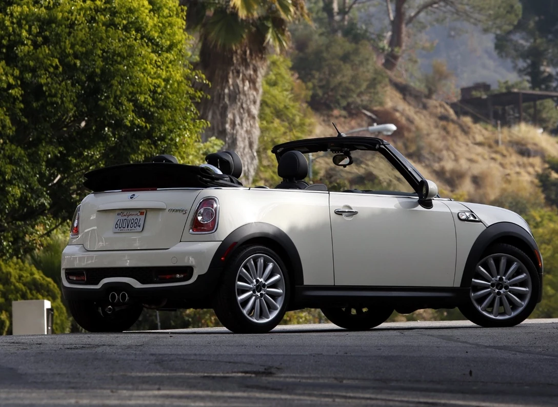 1660927-Mini-Cooper_S_Convertible-2015-04.jpg