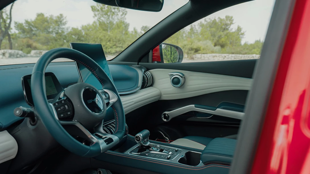 1672467-BYD ATTO 3.00_50_19_14.Still057 copy.jpg