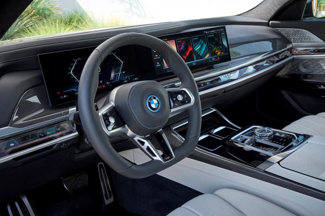 1670796-BMW_i7_xDrive_Frozen Deep Grey_Interior_009.JPG