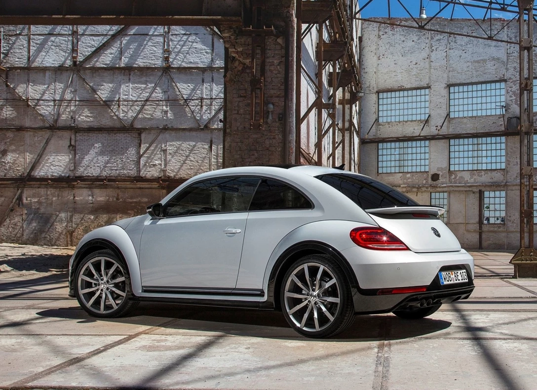 1671210-Volkswagen-Beetle-2018-03.jpg