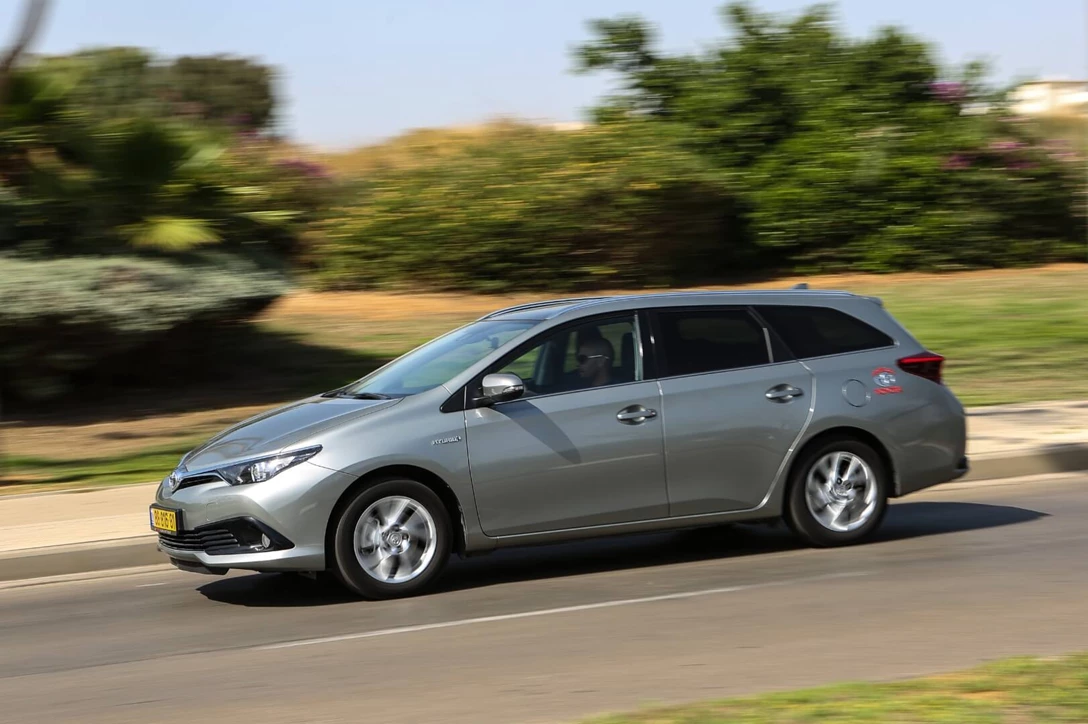 1628913-12-טויוטה אוריס מתיחת פנים אילן קליין (1).jpg