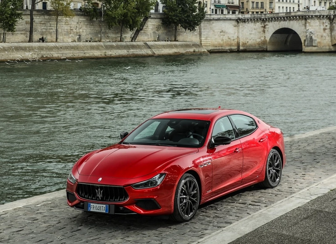 1664125-Maserati-Ghibli-2021-04.jpg