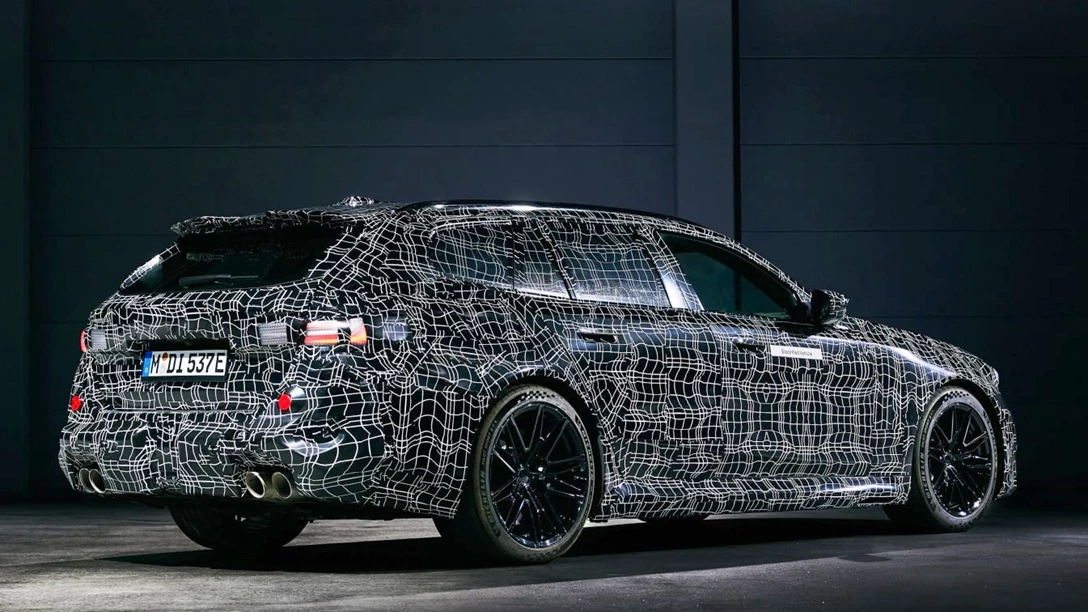 1683968-bmw-m5-touring-stage-teaser-03.jpg