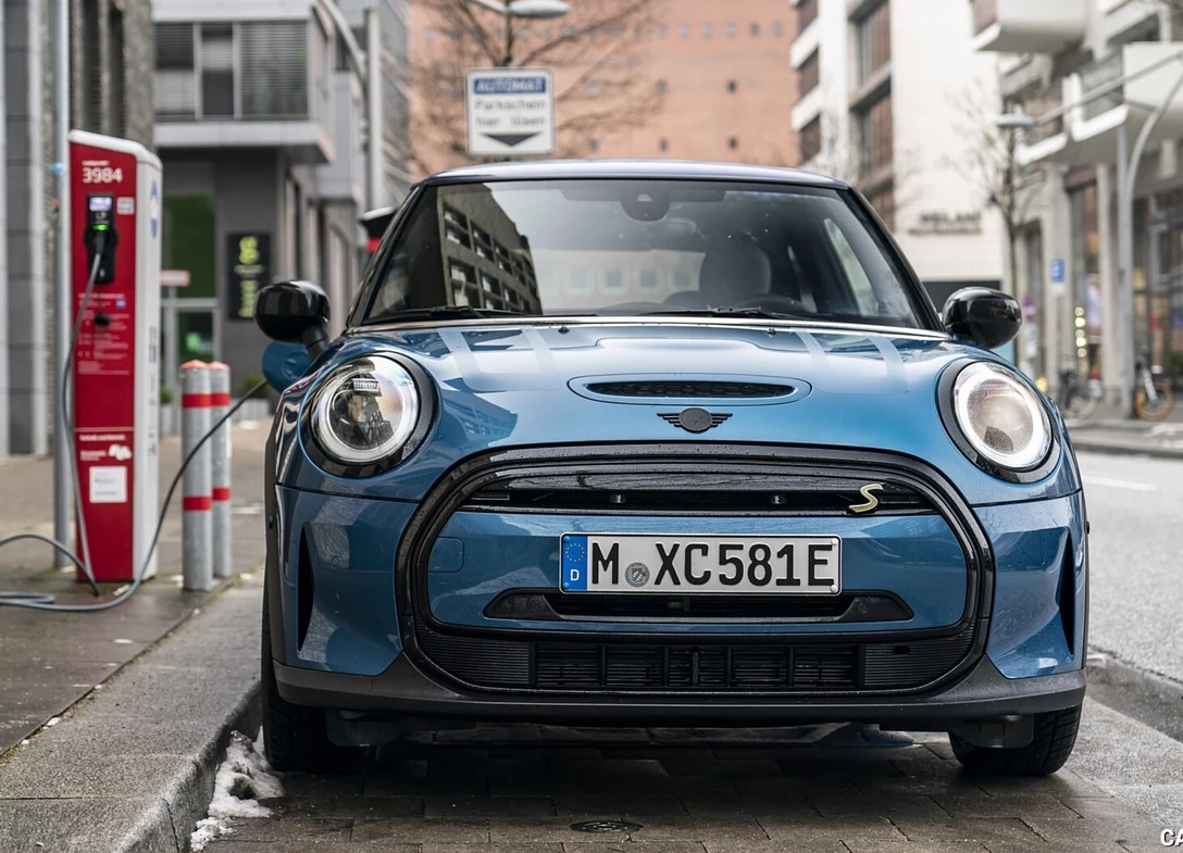 1695305-Mini-Cooper_Electric-2024-20.jpg